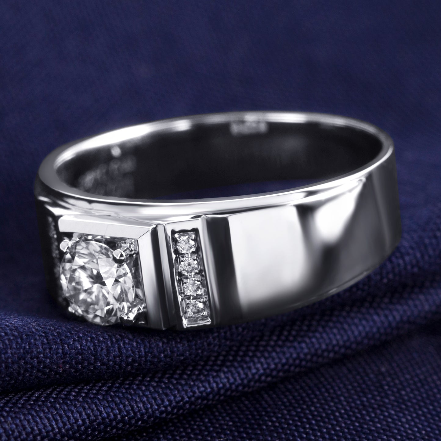 Harley-170: リニア・ラディアンス – 18Kホワイトゴールドのラボグロウンダイヤモンドトリオリング