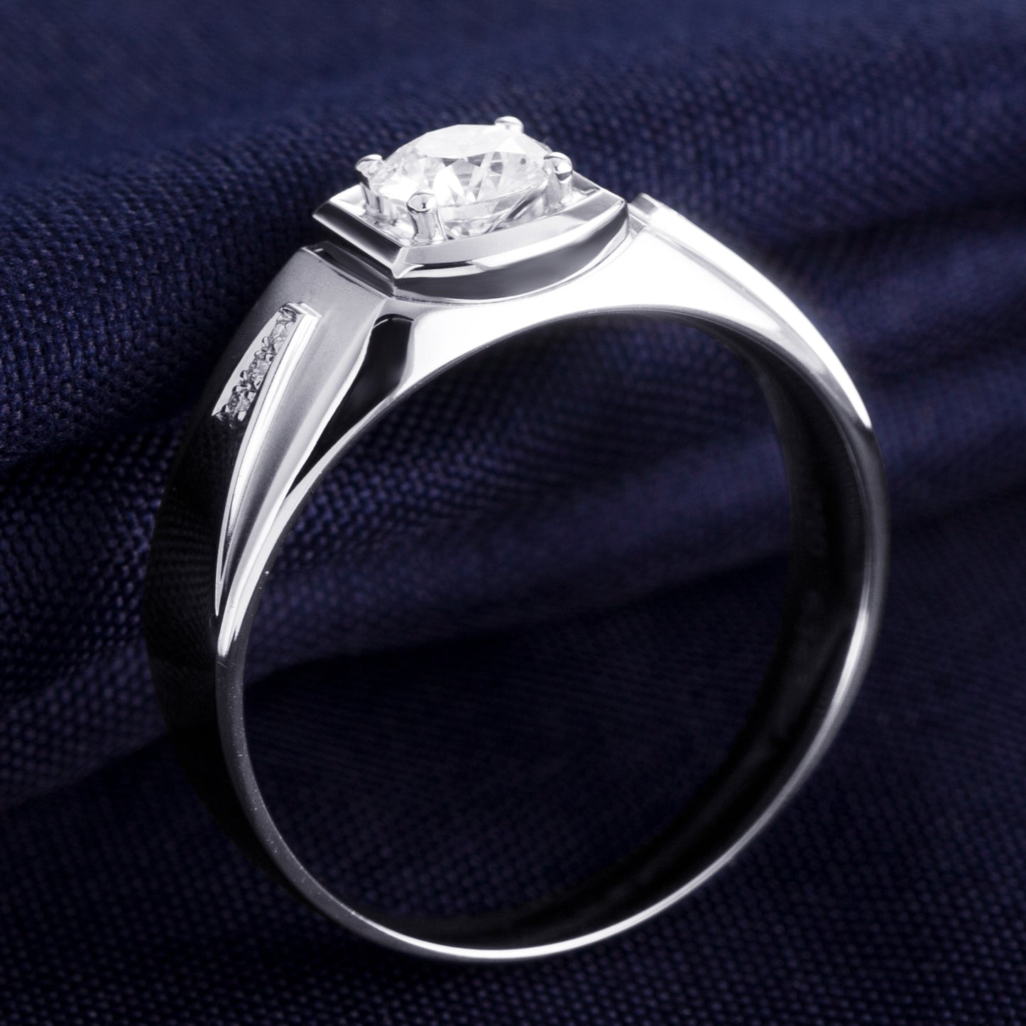 Harley-176: Corona Linear – Anillo con bisel de diamantes cultivados en laboratorio en oro blanco de 18 quilates