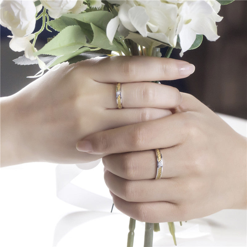 Harley-180: Woven Vow – ラボグロウンダイヤモンドテクスチャードバンド（18Kホワイト＆イエローゴールド）