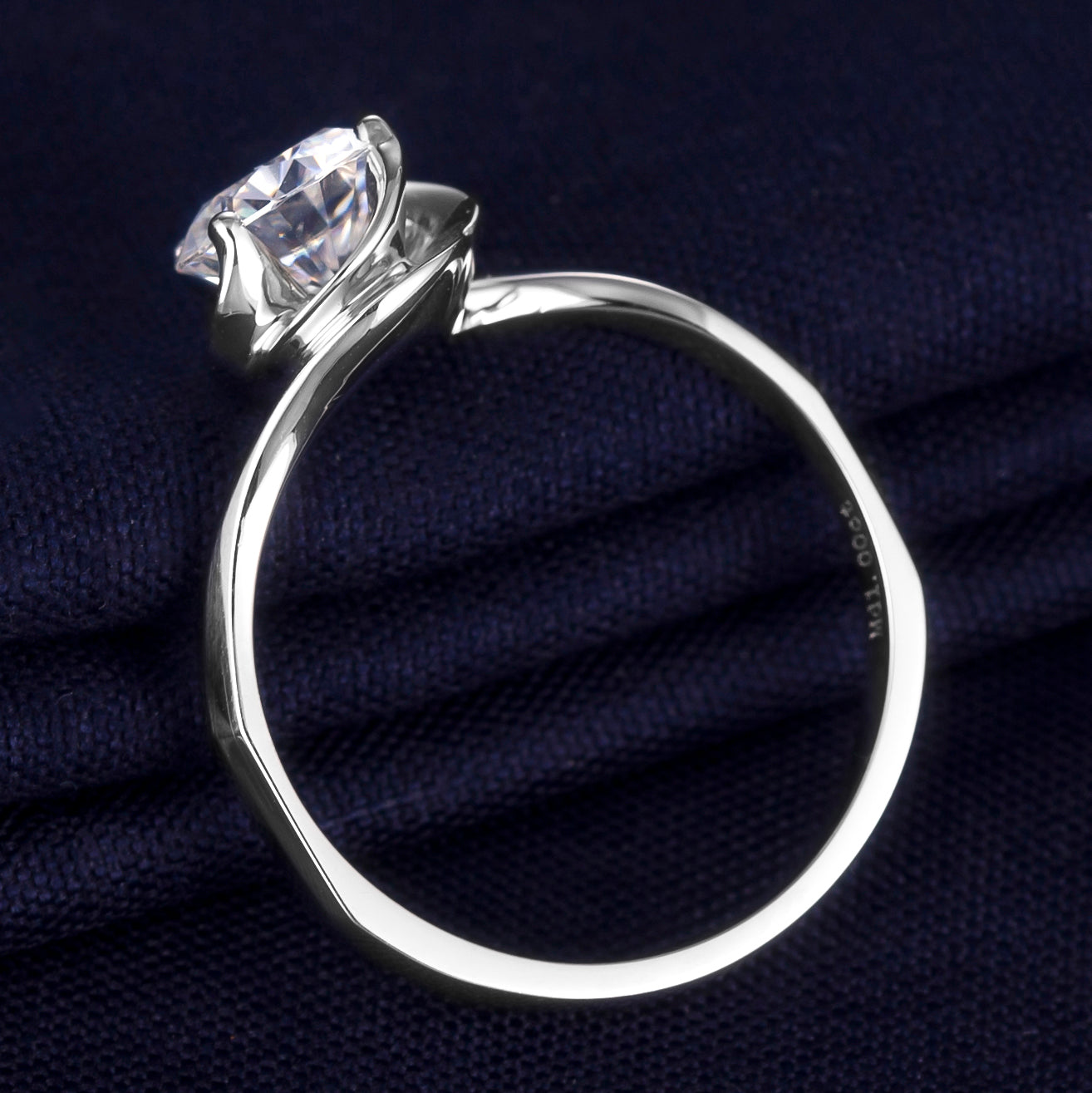 Eco-269   Customization | 18K White Gold | Cushion-Cut Lab-Grown Diamond 1CT D VVS1 | IGI Certified