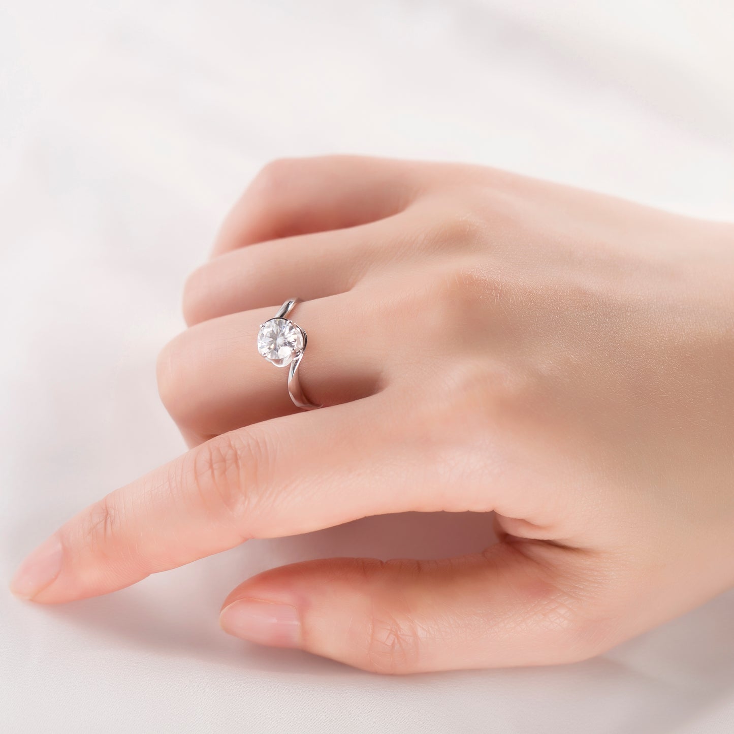 Eco-269   Customization | 18K White Gold | Cushion-Cut Lab-Grown Diamond 1CT D VVS1 | IGI Certified