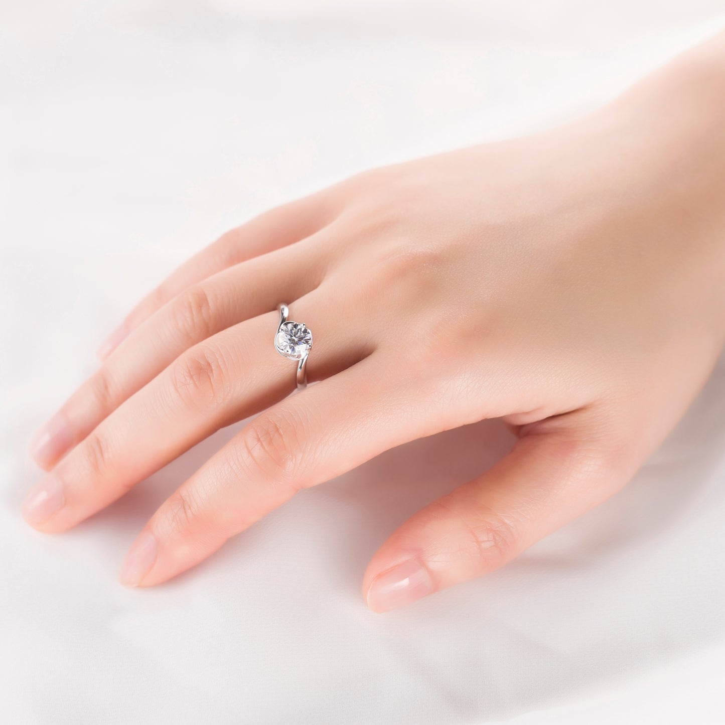 Eco-269   Customization | 18K White Gold | Cushion-Cut Lab-Grown Diamond 1CT D VVS1 | IGI Certified