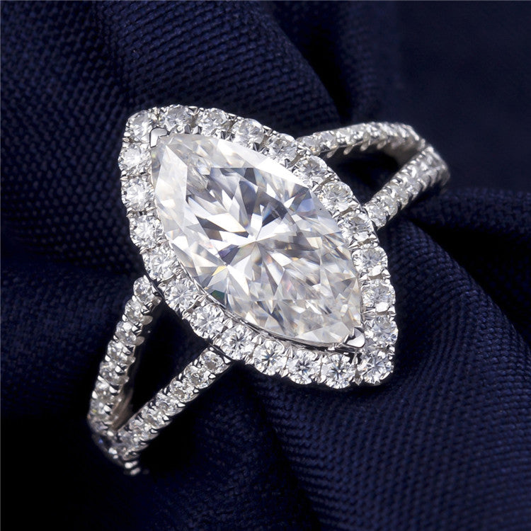 Eco-395: 光の翼 – ラボグロウンマーキスダイヤモンドハローリング（18Kホワイトゴールド） 