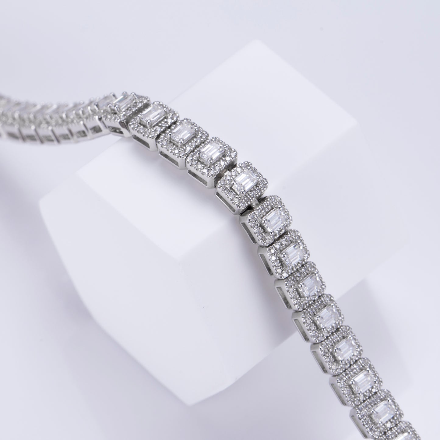 Ecob-574 "Halo Geometry" Lab-Grown Diamond Emerald-Cut Tennis Bracelet