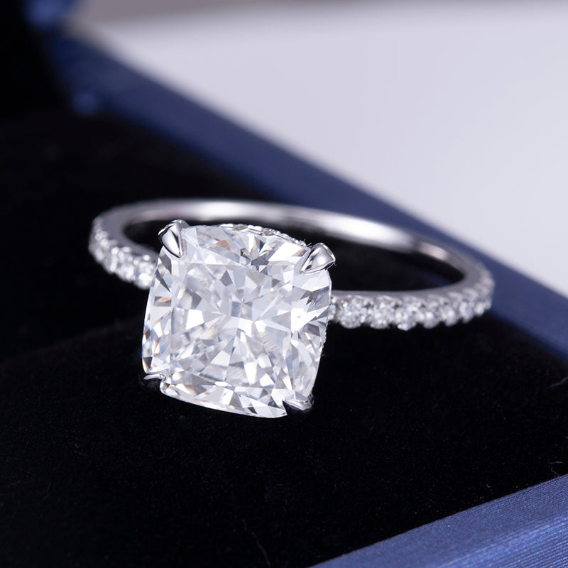 Eco-510: セレスティアルクッション – 18Kホワイトゴールドのラボグロウンダイヤモンドハローリング