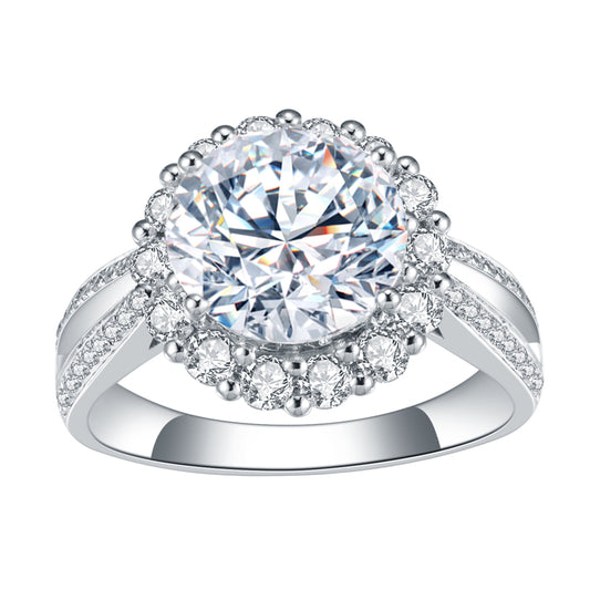 Eco-520: Stellar Bloom – Anillo con halo de diamantes redondos cultivados en laboratorio en oro blanco de 18 quilates 