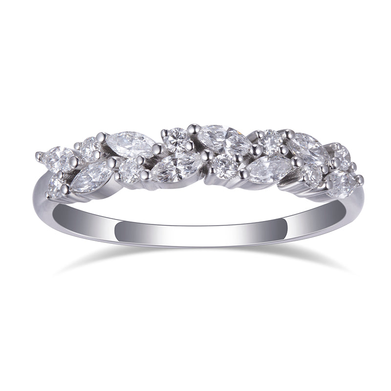 Eco-545: Petal Radiance – Alianza de eternidad con diamantes redondos y talla marquesa cultivados en laboratorio en oro blanco de 18 quilates 