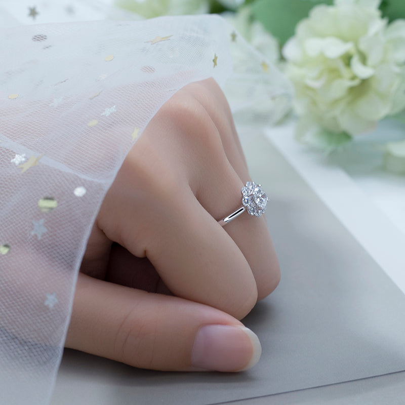 Eco-549: 輝きの花 – ラボグロウンダイヤモンド フローラルハローリング 18Kホワイトゴールド