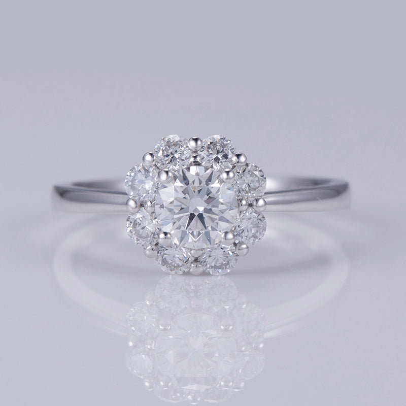 Eco-549: 輝きの花 – ラボグロウンダイヤモンド フローラルハローリング 18Kホワイトゴールド