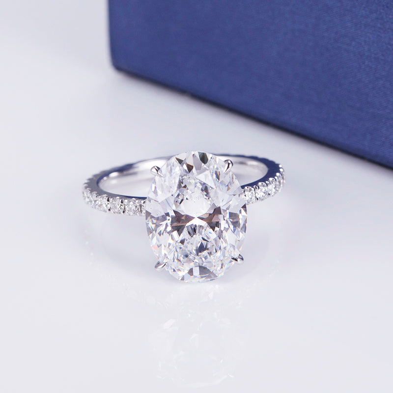 Eco-552: Llama Eterna – Anillo de eternidad con diamantes ovalados cultivados en laboratorio en oro blanco de 18 quilates 