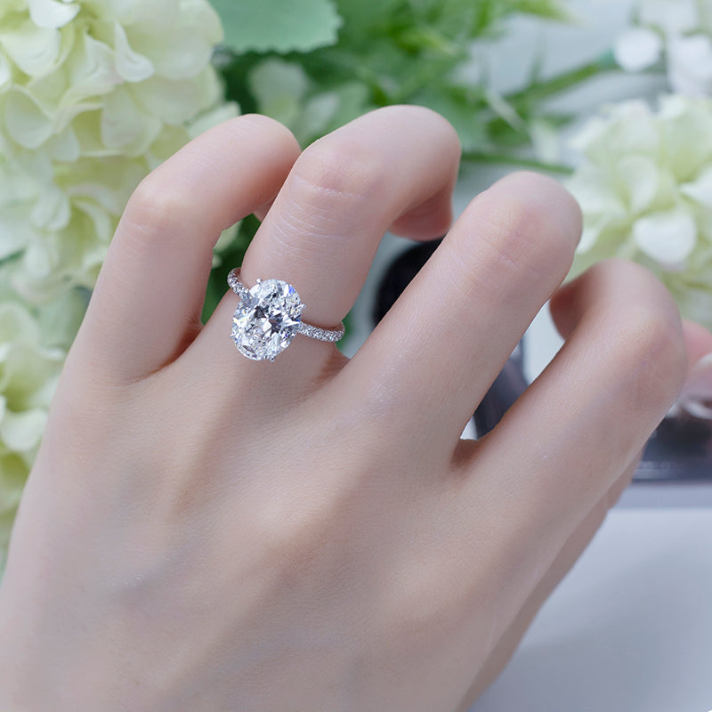 Eco-552: Llama Eterna – Anillo de eternidad con diamantes ovalados cultivados en laboratorio en oro blanco de 18 quilates 