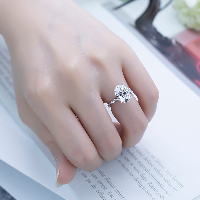 Eco-552: Llama Eterna – Anillo de eternidad con diamantes ovalados cultivados en laboratorio en oro blanco de 18 quilates 