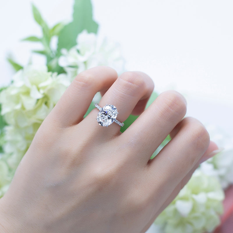 Eco-552: Llama Eterna – Anillo de eternidad con diamantes ovalados cultivados en laboratorio en oro blanco de 18 quilates 