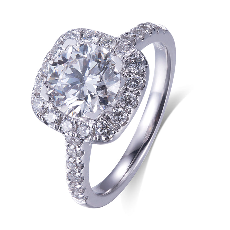 Eco-572: Halo Embrace – Anillo con halo de diamantes redondos cultivados en laboratorio en oro blanco de 18 quilates.