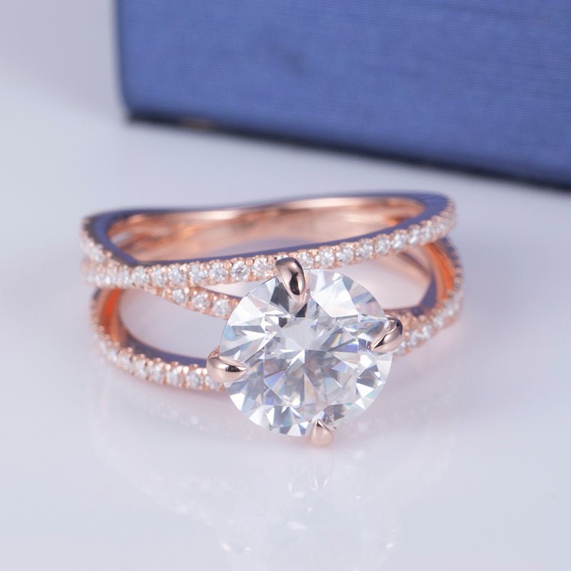 Eco-595: Radiant Bloom – Anillo de diamantes redondos cultivados en laboratorio con cuerpo dividido en oro rosa de 18 quilates 