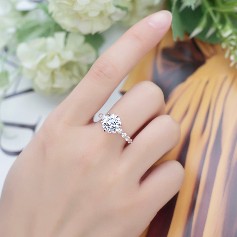 Eco-596: Ember Crown – Anillo con pavé de diamantes redondos cultivados en laboratorio en oro rosa de 18 quilates 