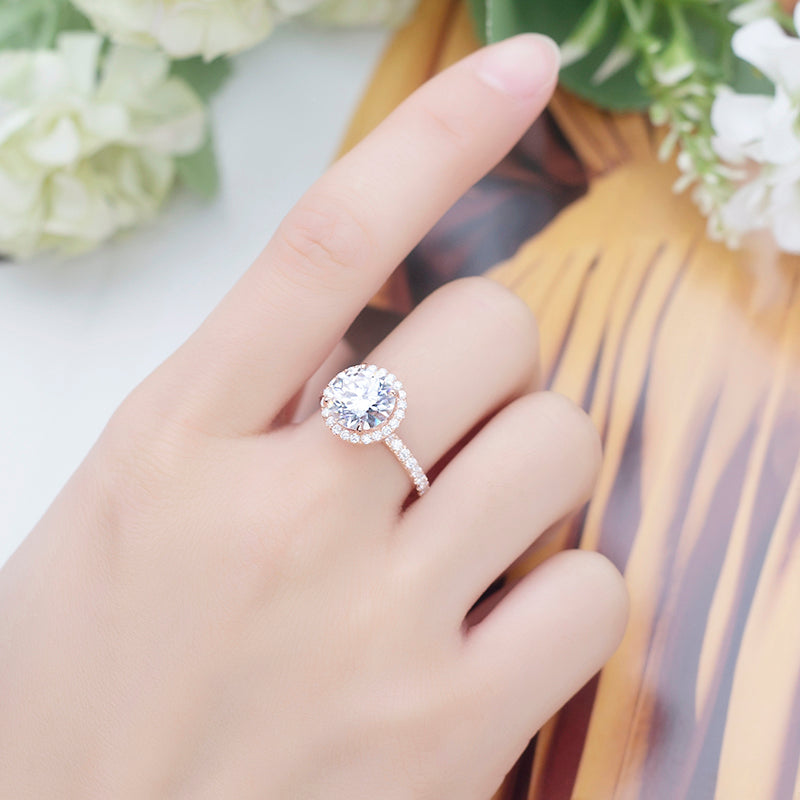 Eco-597: Halo ruborizado – Anillo de diamantes redondos cultivados en laboratorio en oro rosa de 18 quilates 