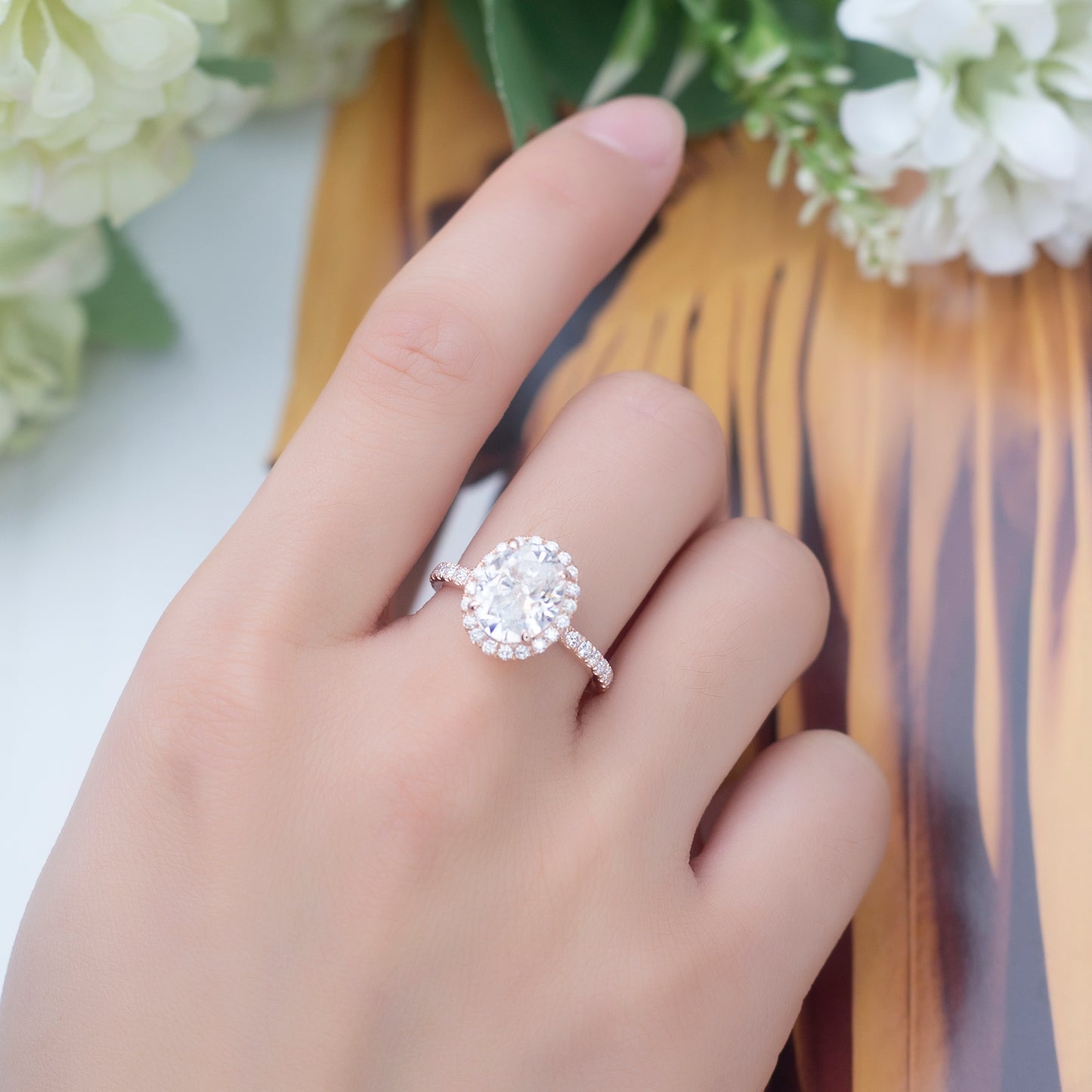 Eco-600: オーバルエンブレイス – ラボグロウンダイヤモンドハローリング（18Kローズゴールド） 