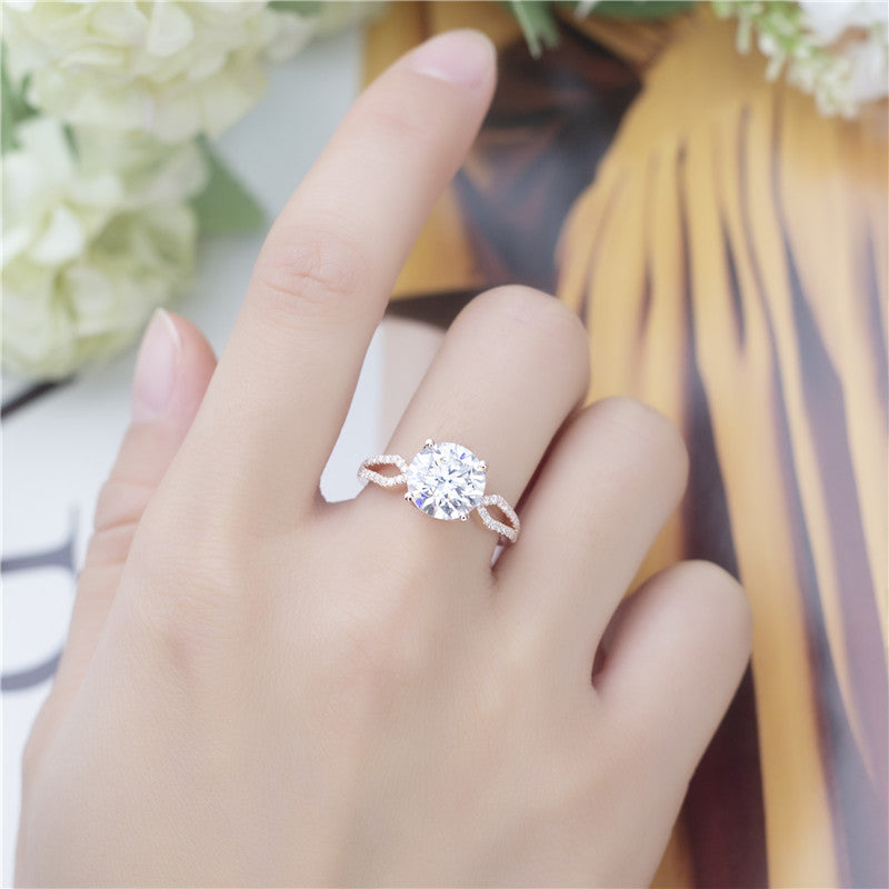 Eco-602: Llama Gemela – Anillo de diamantes cultivados en laboratorio con cuerpo dividido en oro rosa de 18 quilates 