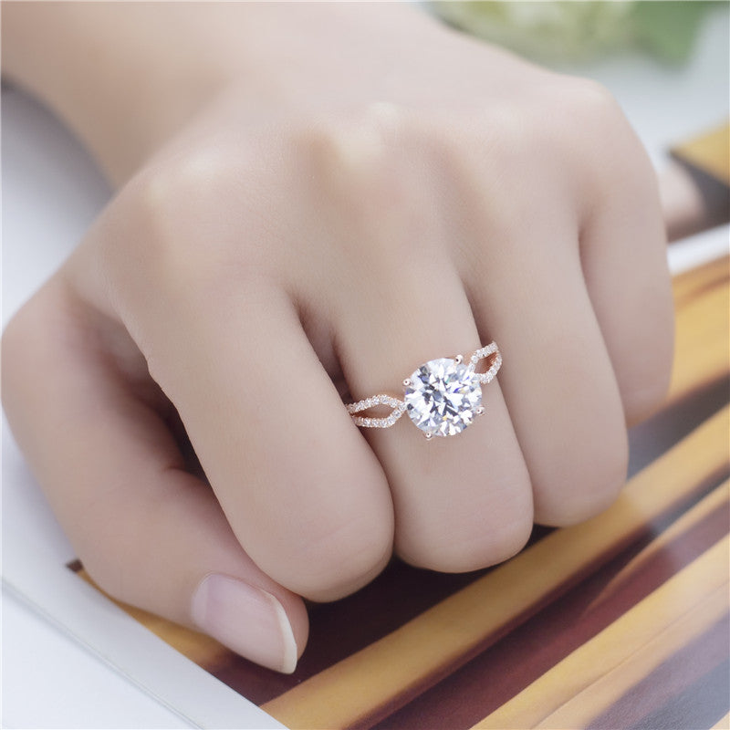 Eco-602: Llama Gemela – Anillo de diamantes cultivados en laboratorio con cuerpo dividido en oro rosa de 18 quilates 