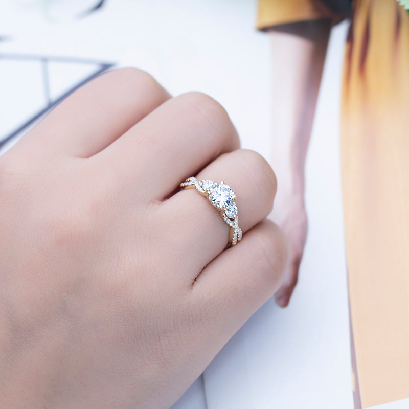 Eco-609: 輝きの双晶 – 18Kイエロー＆ホワイトゴールドのラボグロウンマーキスダイヤモンドリング