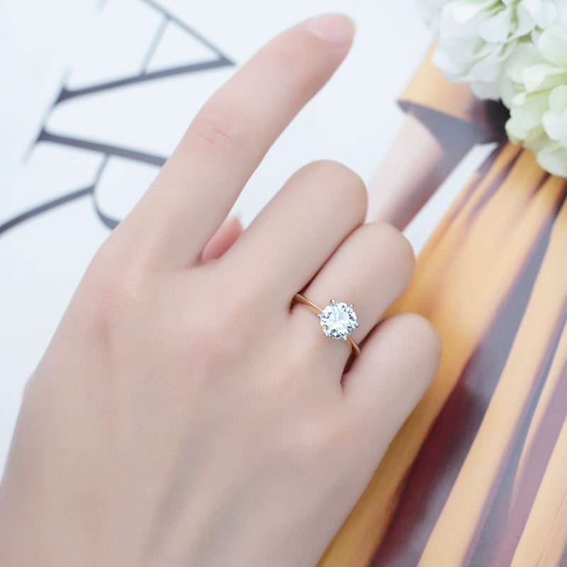 Eco-614: Golden Arc – Anillo de oro de 18 quilates con diamante ovalado y cuerpo dividido. 