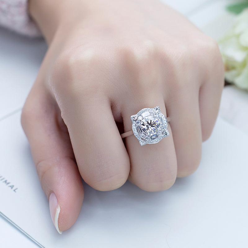 Eco-616: Celestial Bloom – Anillo con halo de diamantes cultivados en laboratorio en oro blanco de 18 quilates 