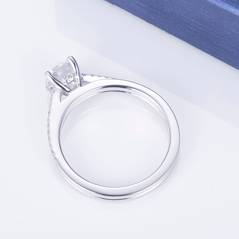 Eco-617: Susurro de Luz – Anillo solitario de diamante cultivado en laboratorio en oro blanco de 18 quilates 