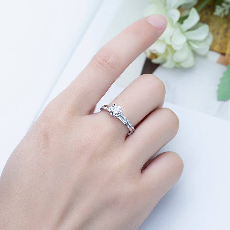 Eco-617: Susurro de Luz – Anillo solitario de diamante cultivado en laboratorio en oro blanco de 18 quilates 