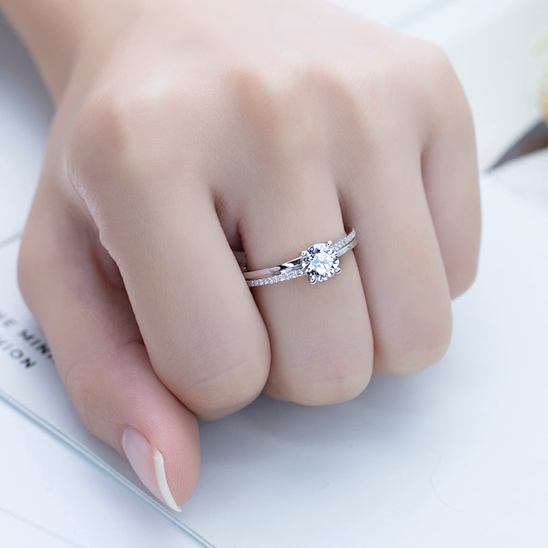 Eco-617: Susurro de Luz – Anillo solitario de diamante cultivado en laboratorio en oro blanco de 18 quilates 