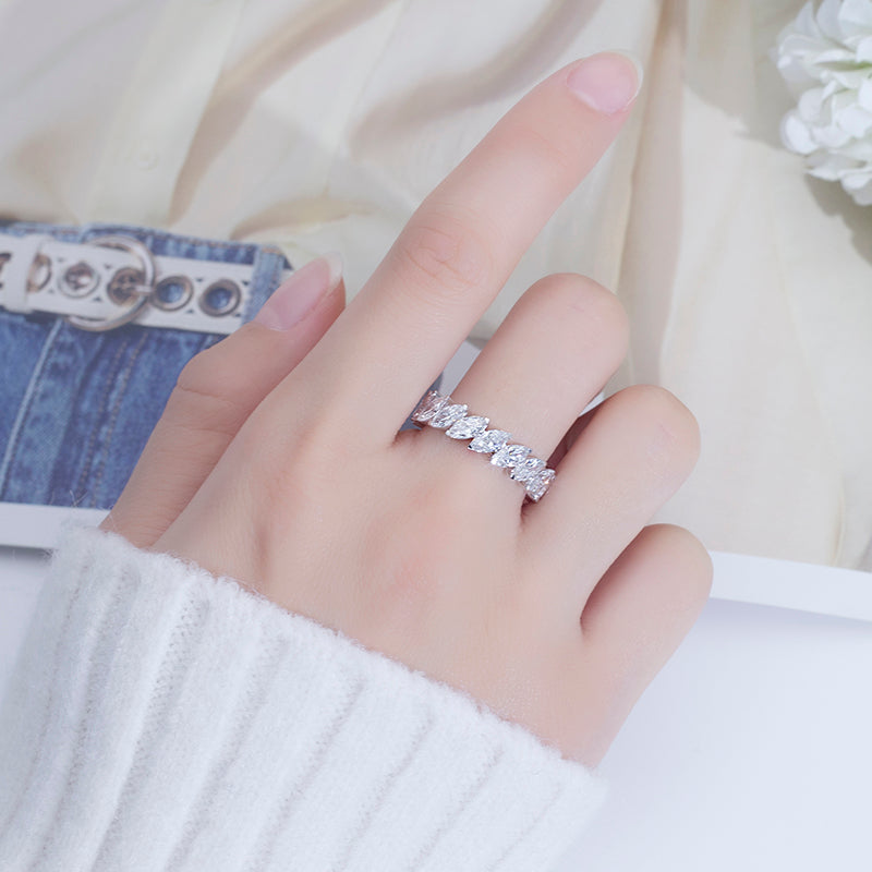 Eco-623: Hojas Eternas – Anillo de eternidad con diamantes marquesa cultivados en laboratorio en oro blanco de 18 quilates 