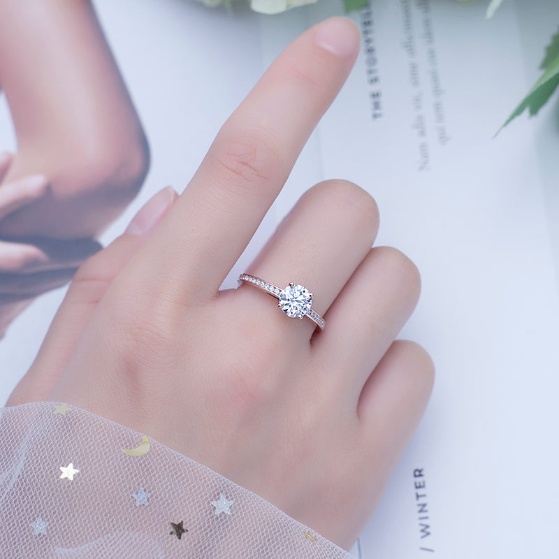 Eco-626: Ember Halo – Anillo solitario con pavé de diamantes cultivados en laboratorio en oro rosa de 18 quilates 