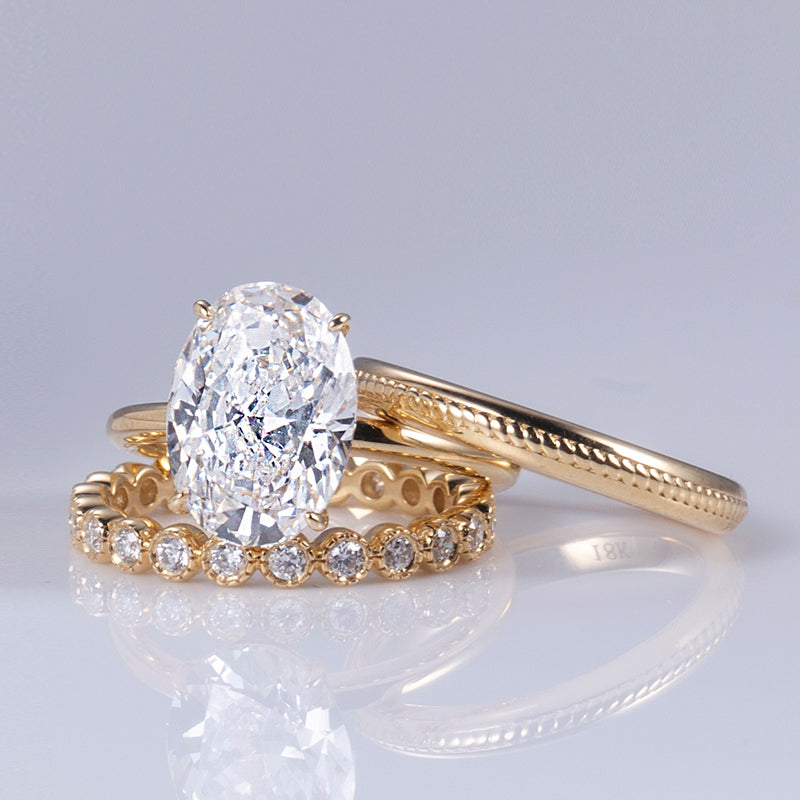 Eco-629: ゴールデントリロジー – ラボグロウンオーバルダイヤモンドブライダルセット（18Kイエローゴールド） 