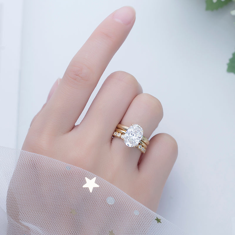 Eco-629: ゴールデントリロジー – ラボグロウンオーバルダイヤモンドブライダルセット（18Kイエローゴールド） 