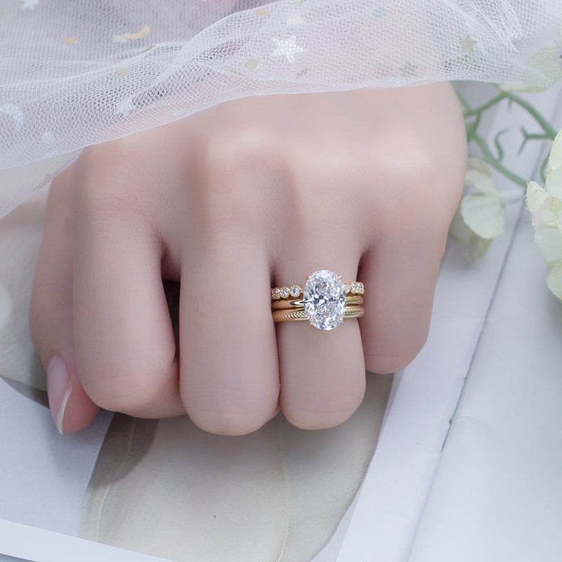 Eco-629: ゴールデントリロジー – ラボグロウンオーバルダイヤモンドブライダルセット（18Kイエローゴールド） 