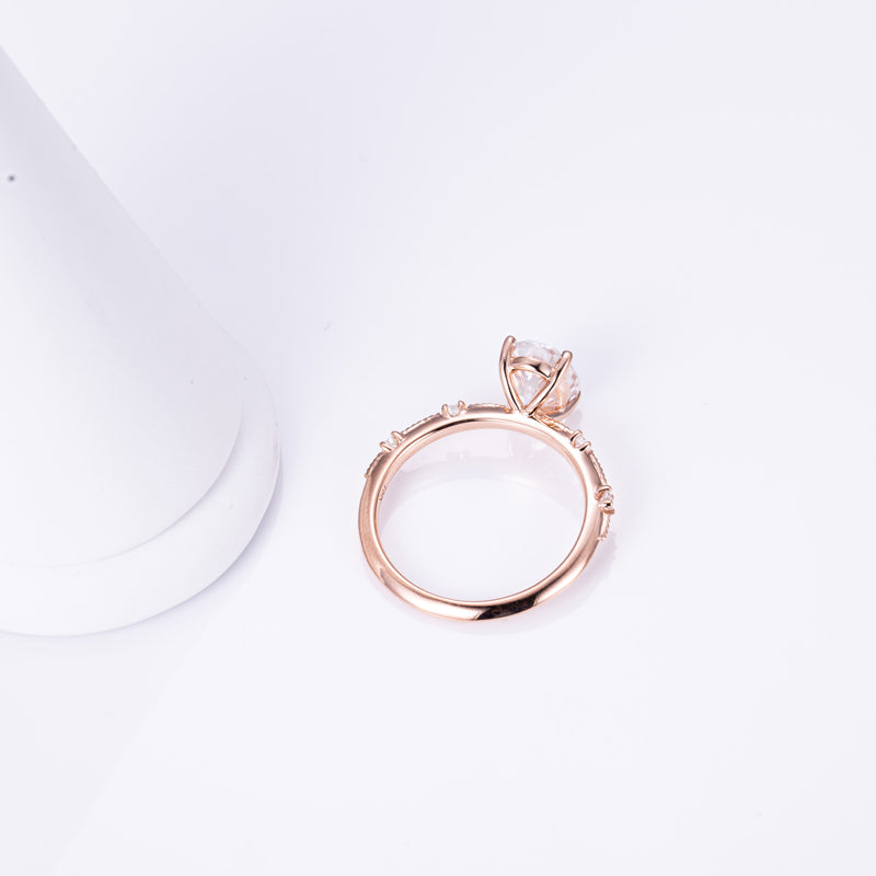 Eco-632: ローズホライゾン – ラボグロウンオーバルダイヤモンドアクセントリング（18Kローズゴールド） 