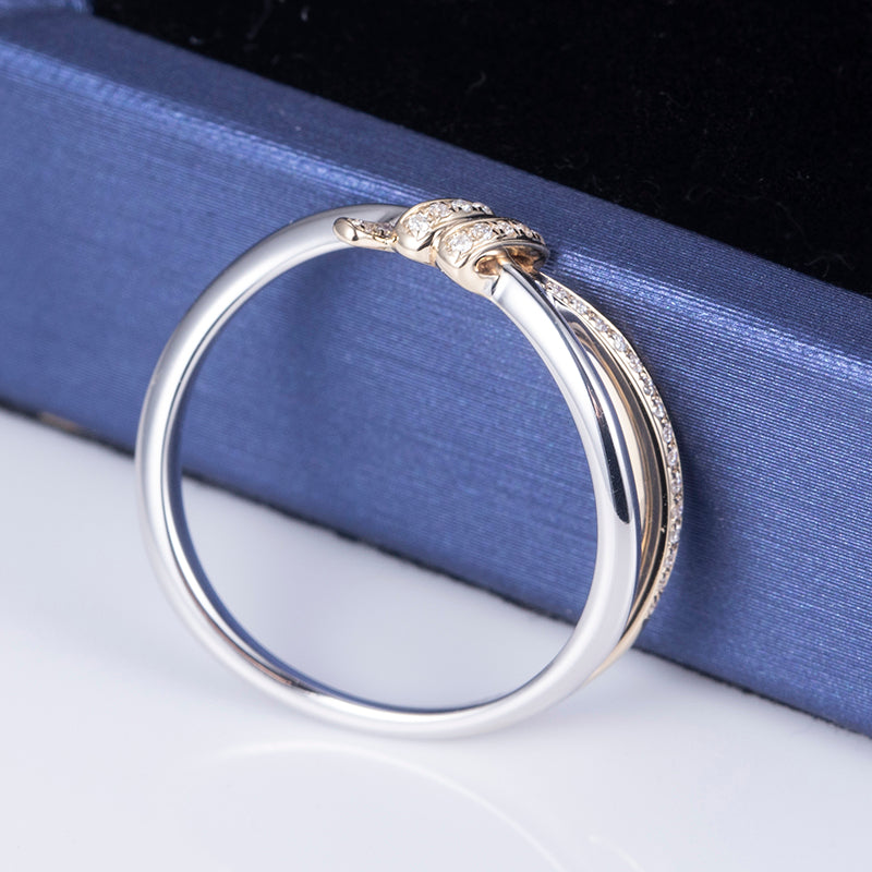 Eco-636: Atado a la Luz – Anillo de Nudo con Diamantes Cultivados en Laboratorio en Oro Blanco y Rosa de 18 K 