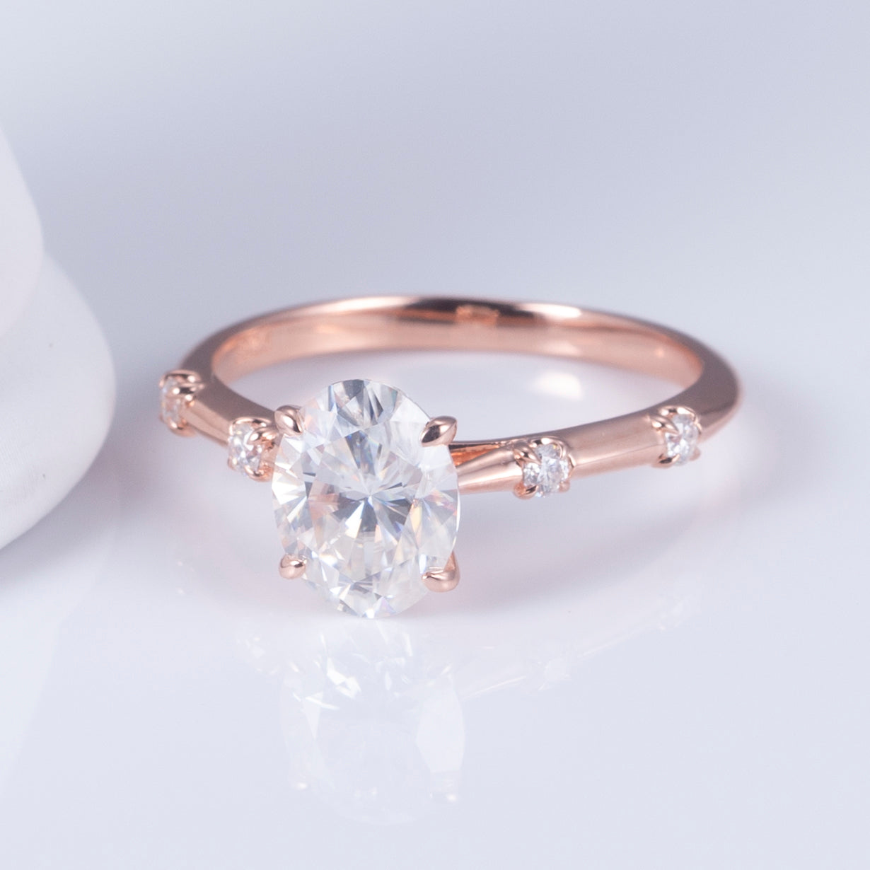 Eco-639: ハートライン・ラディアンス – 18Kローズゴールド製ラボグロウン・ハートダイヤモンドリング