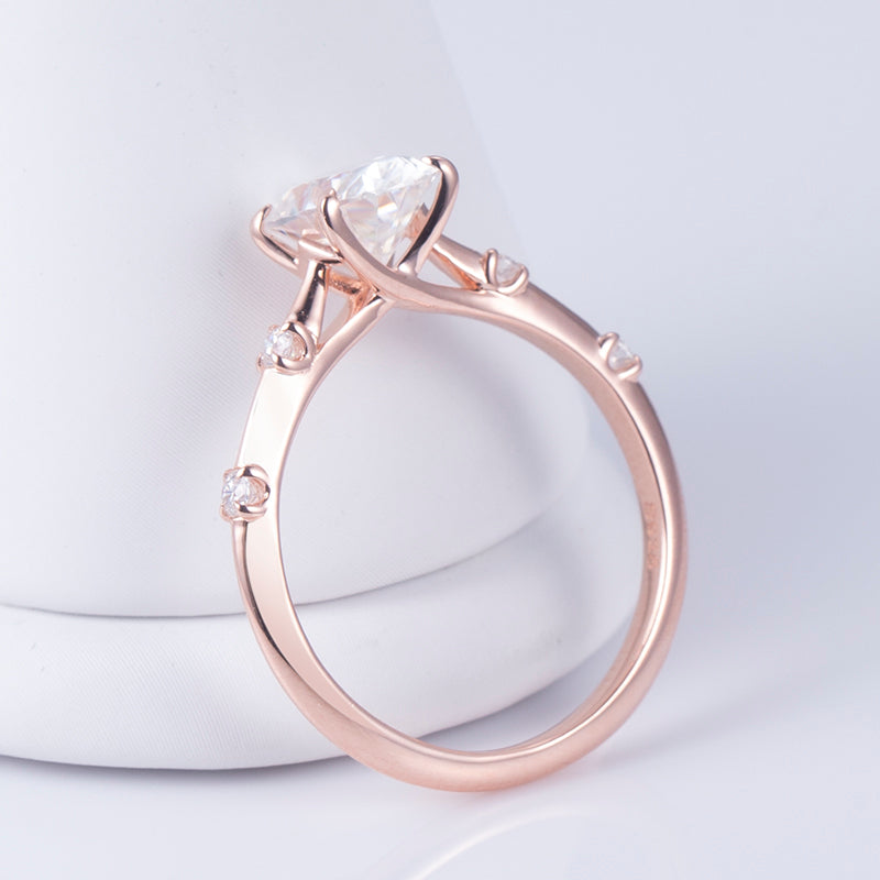 Eco-639: ハートライン・ラディアンス – 18Kローズゴールド製ラボグロウン・ハートダイヤモンドリング