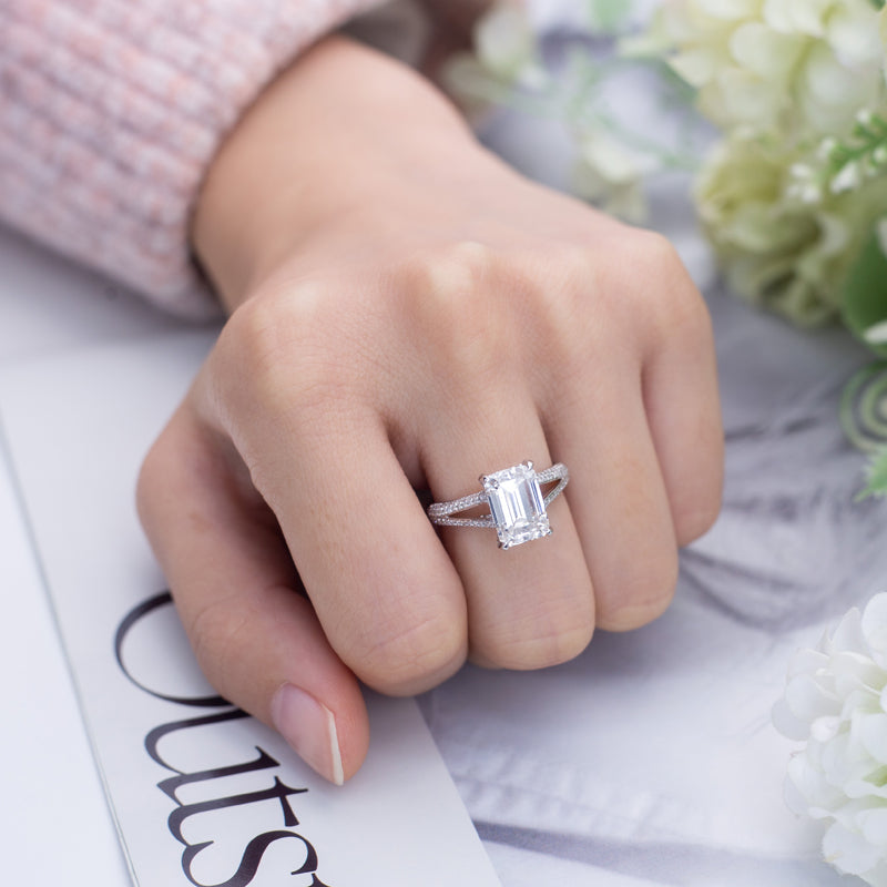 Eco-641: Halo de luz de espejo – Anillo de diamantes esmeralda cultivados en laboratorio en oro blanco de 18 quilates 