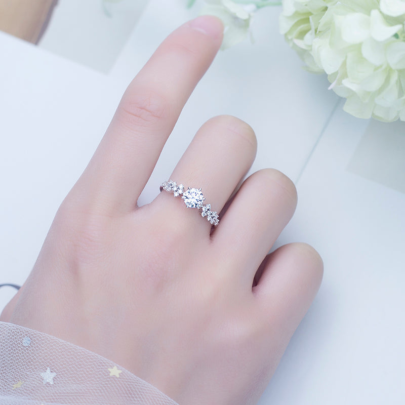 Eco-642: Starbloom – Anillo de diamantes cultivados en laboratorio en oro blanco de 18 quilates 