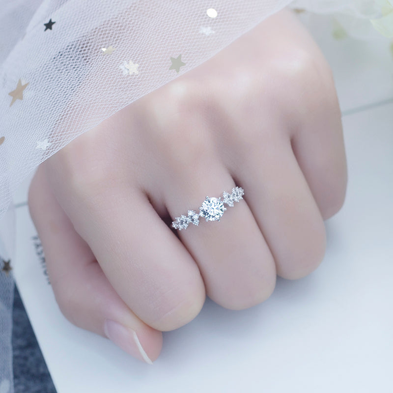 Eco-642: Starbloom – Anillo de diamantes cultivados en laboratorio en oro blanco de 18 quilates 