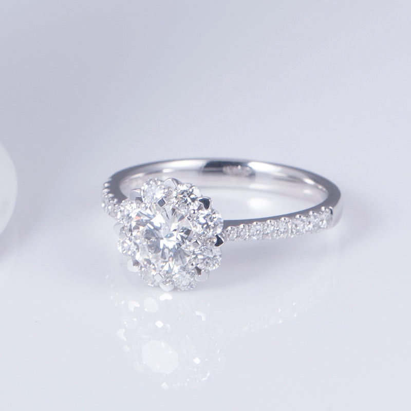 Eco-643: Bloomlight – ラボグロウンダイヤモンド フローラルハローリング 18Kホワイトゴールド