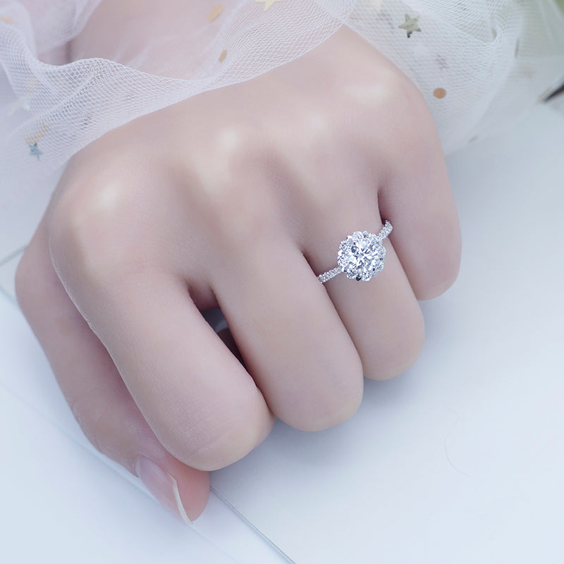 Eco-643: Bloomlight – ラボグロウンダイヤモンド フローラルハローリング 18Kホワイトゴールド