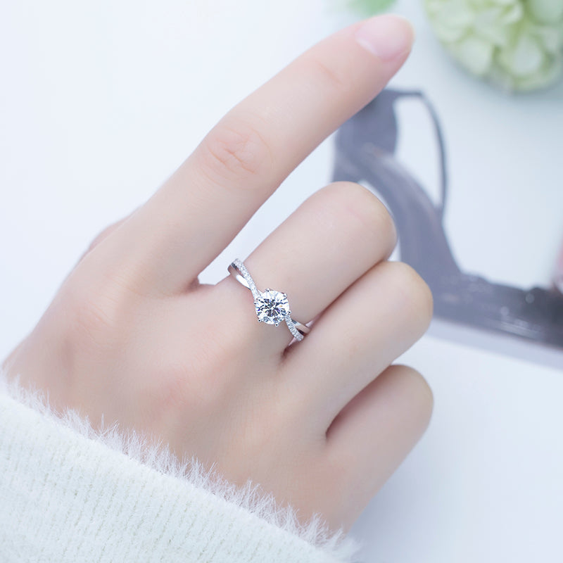 Eco-650: ツイステッドクラリティ – 18Kホワイトゴールドのラボグロウンダイヤモンドソリティアリング