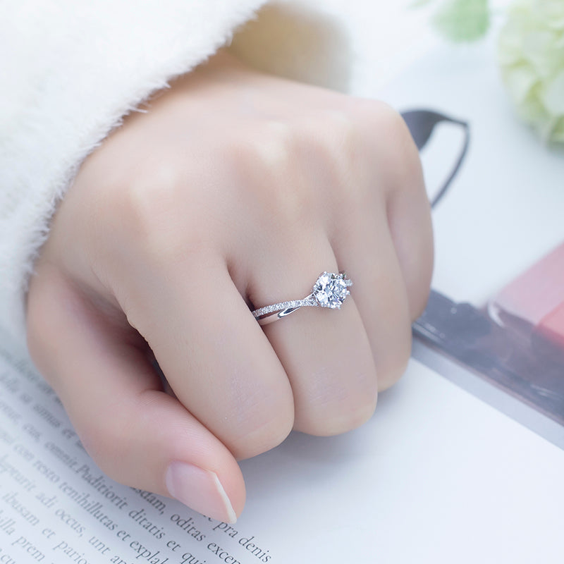 Eco-650: ツイステッドクラリティ – 18Kホワイトゴールドのラボグロウンダイヤモンドソリティアリング