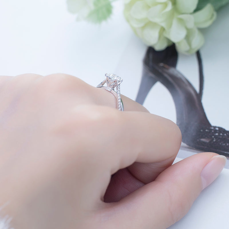 Eco-650: ツイステッドクラリティ – 18Kホワイトゴールドのラボグロウンダイヤモンドソリティアリング