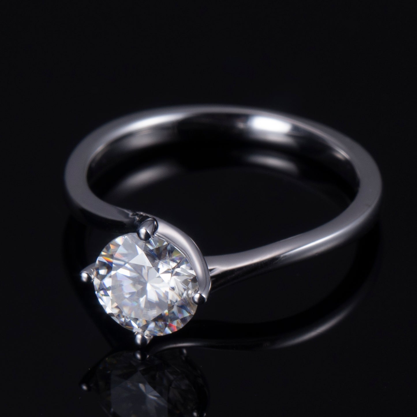 Eco-657: Quiet Orbit – Anillo solitario de diamantes cultivados en laboratorio en oro blanco de 18 quilates 