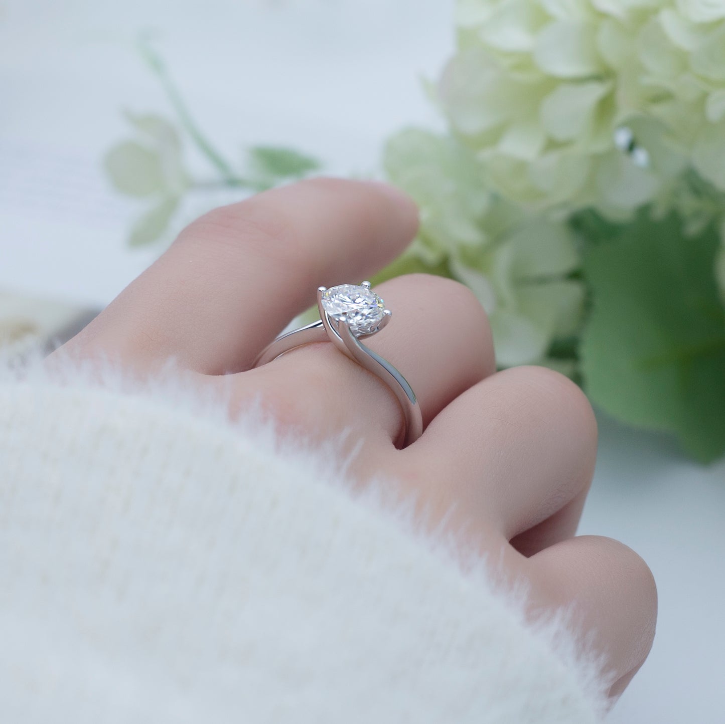 Eco-657: Quiet Orbit – Anillo solitario de diamantes cultivados en laboratorio en oro blanco de 18 quilates 