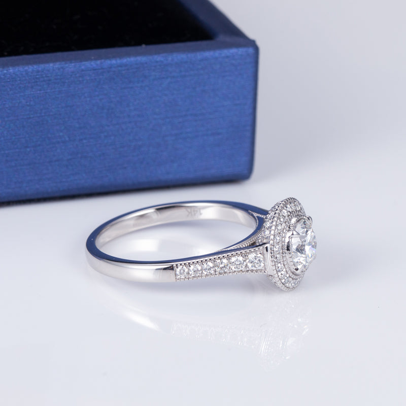 Eco-659: Celestial Bloom – Anillo de doble halo de diamantes cultivados en laboratorio en oro blanco de 18 quilates 